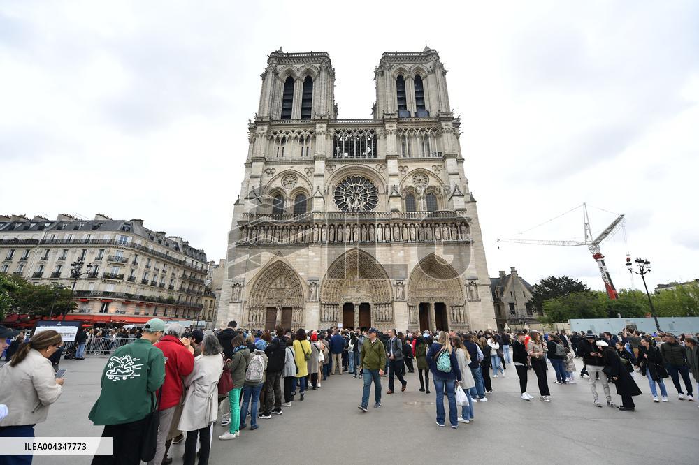 Mass at Notre Dame de Paris following Pope Francis death - FA