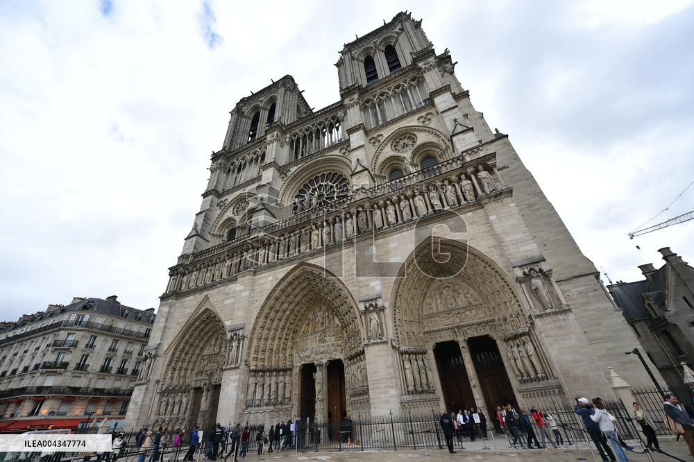 Mass at Notre Dame de Paris following Pope Francis death - FA