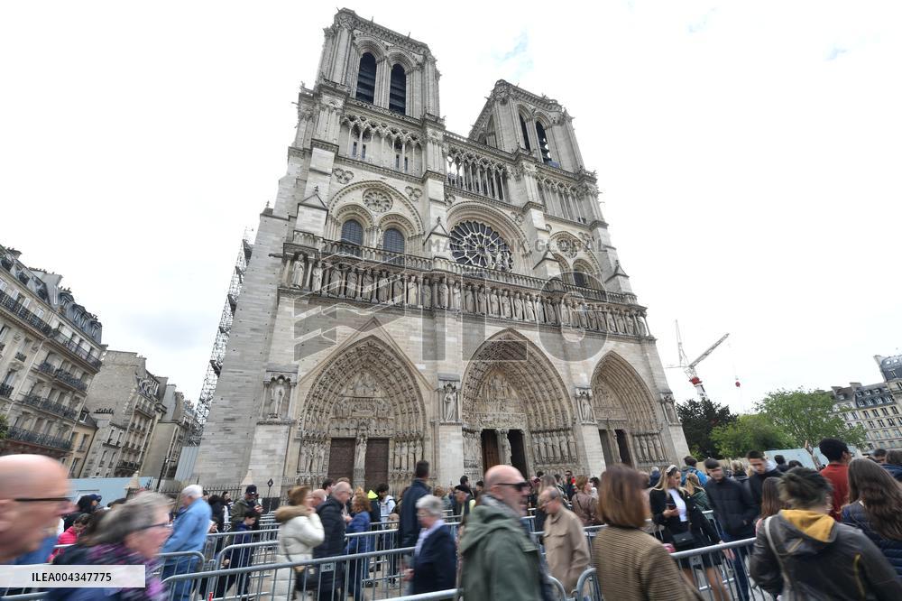 Mass at Notre Dame de Paris following Pope Francis death - FA