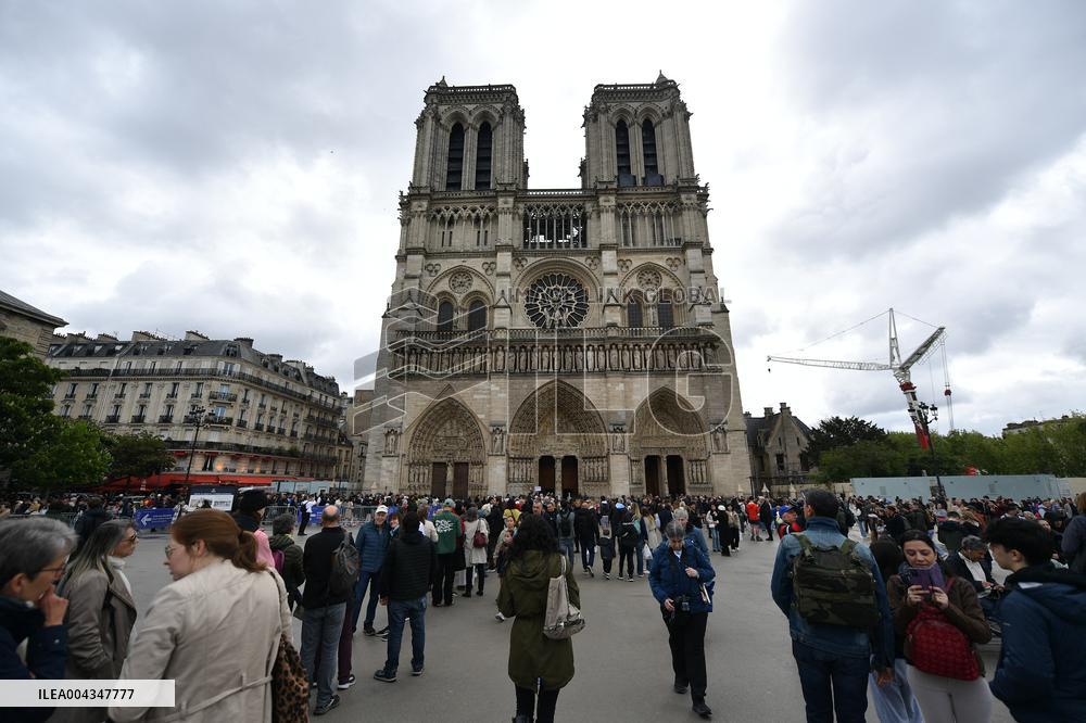Mass at Notre Dame de Paris following Pope Francis death - FA