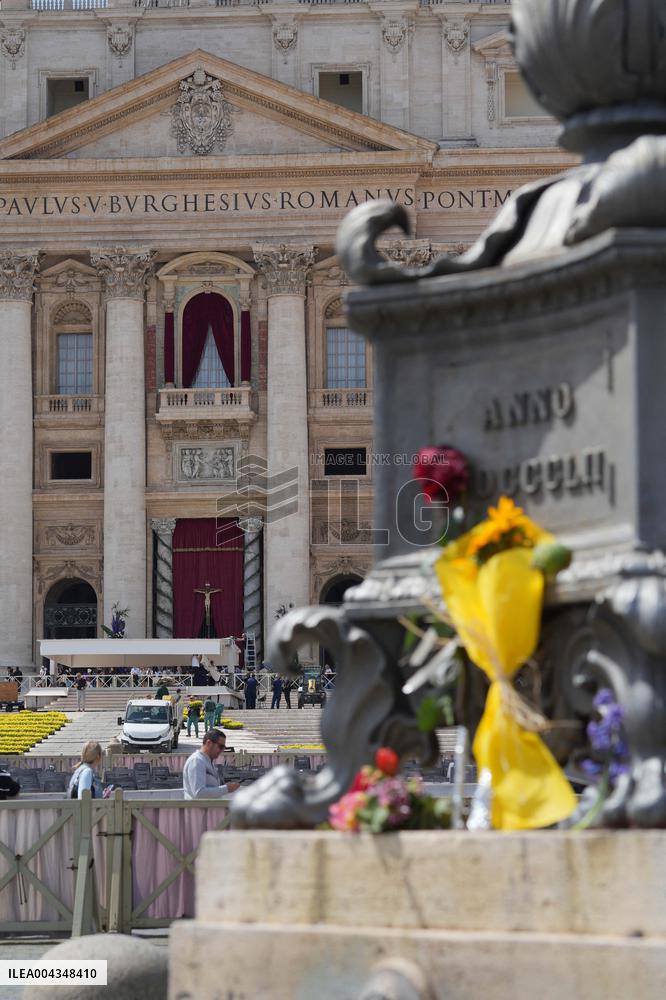 Faithful Gather in St Peters Square After the Death of Pope Francis - Vatican