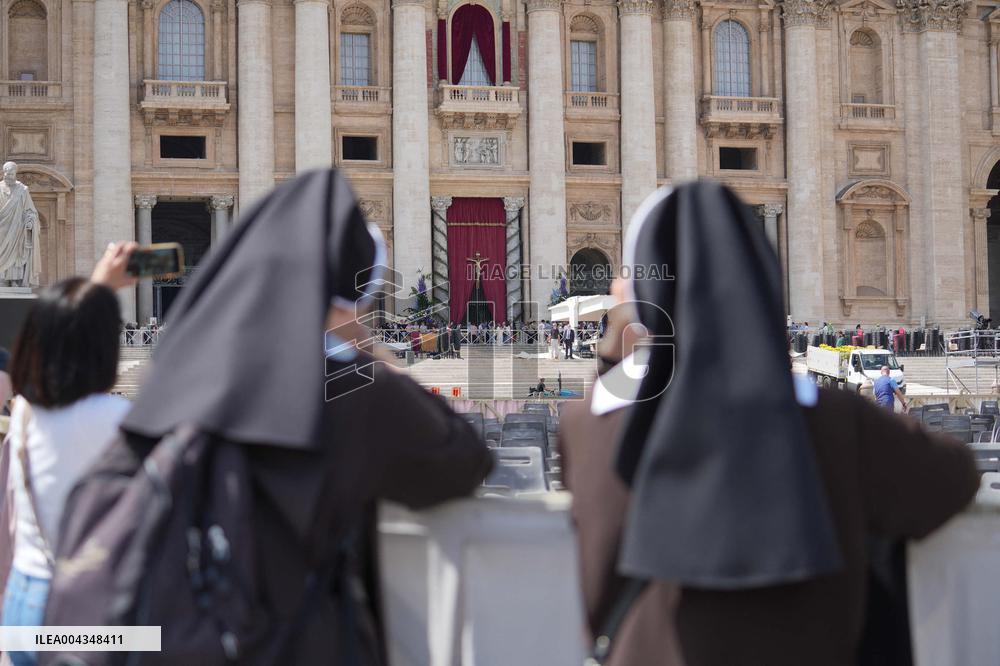 Faithful Gather in St Peters Square After the Death of Pope Francis - Vatican
