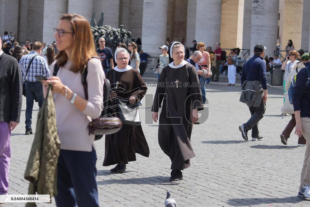 Faithful Gather in St Peters Square After the Death of Pope Francis - Vatican