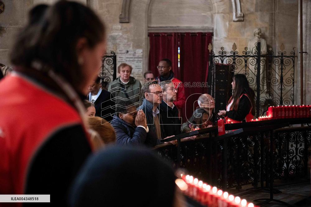 Faithful Pray in Front of The Holy Tunic of Christ - Argenteuil