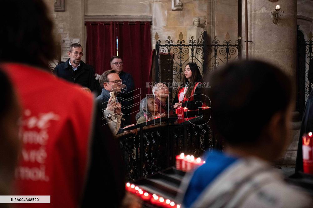 Faithful Pray in Front of The Holy Tunic of Christ - Argenteuil