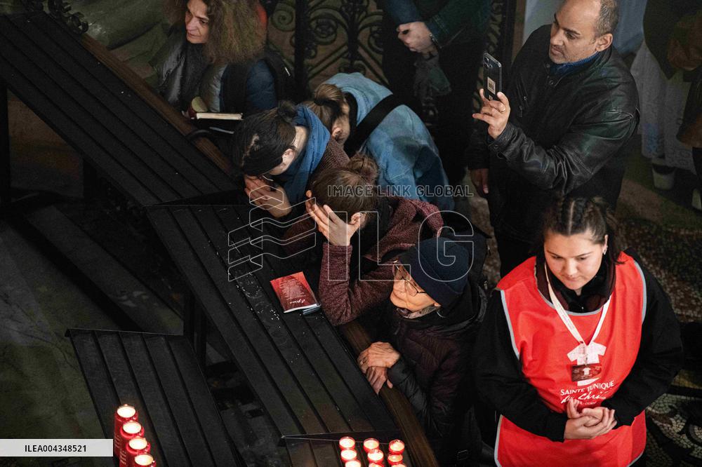 Faithful Pray in Front of The Holy Tunic of Christ - Argenteuil