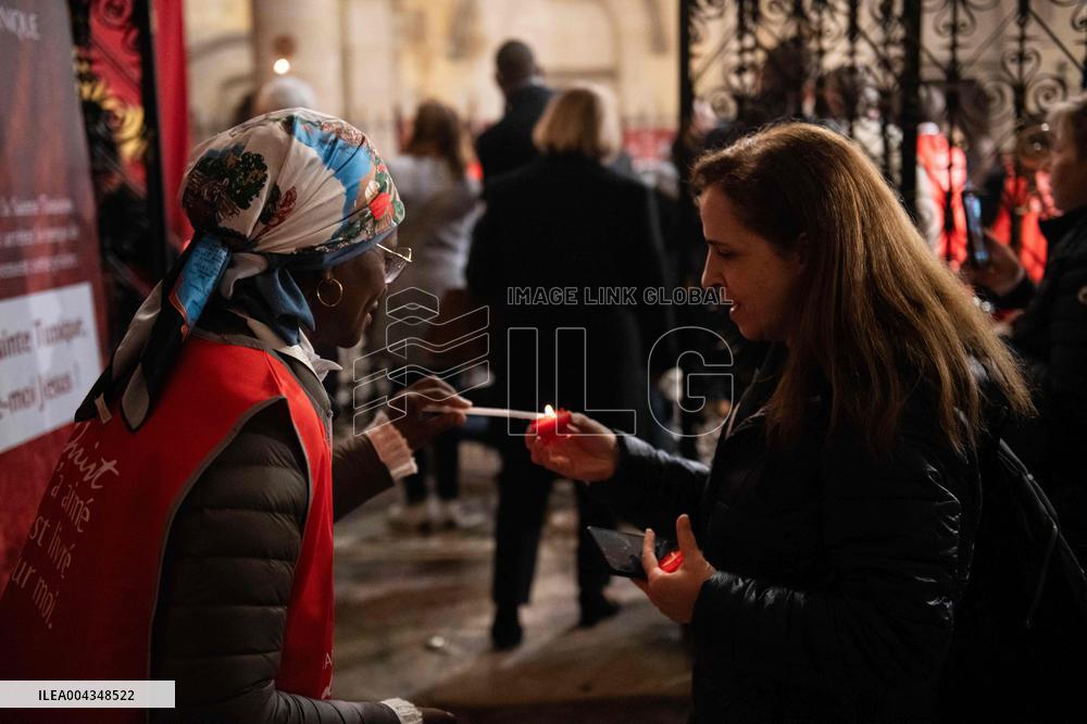 Faithful Pray in Front of The Holy Tunic of Christ - Argenteuil