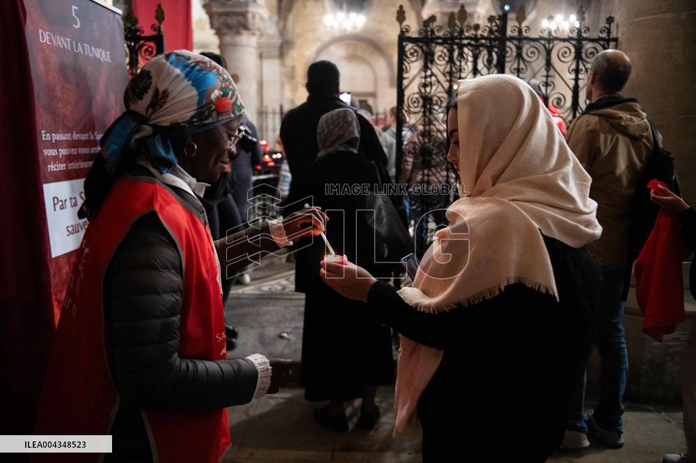 Faithful Pray in Front of The Holy Tunic of Christ - Argenteuil