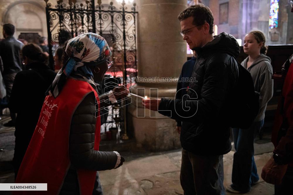 Faithful Pray in Front of The Holy Tunic of Christ - Argenteuil
