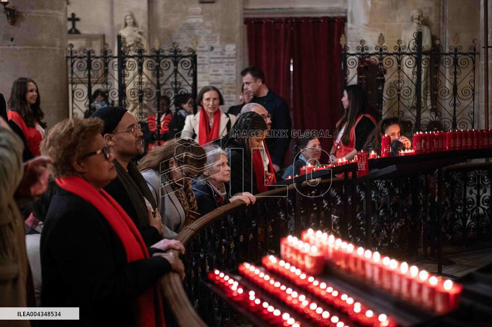 Faithful Pray in Front of The Holy Tunic of Christ - Argenteuil
