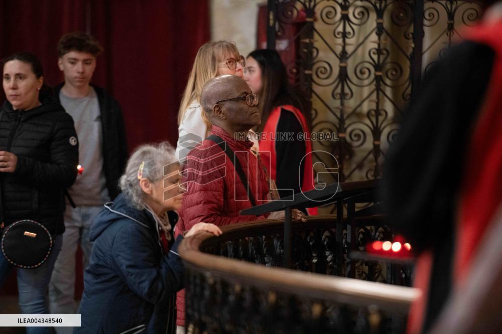 Faithful Pray in Front of The Holy Tunic of Christ - Argenteuil
