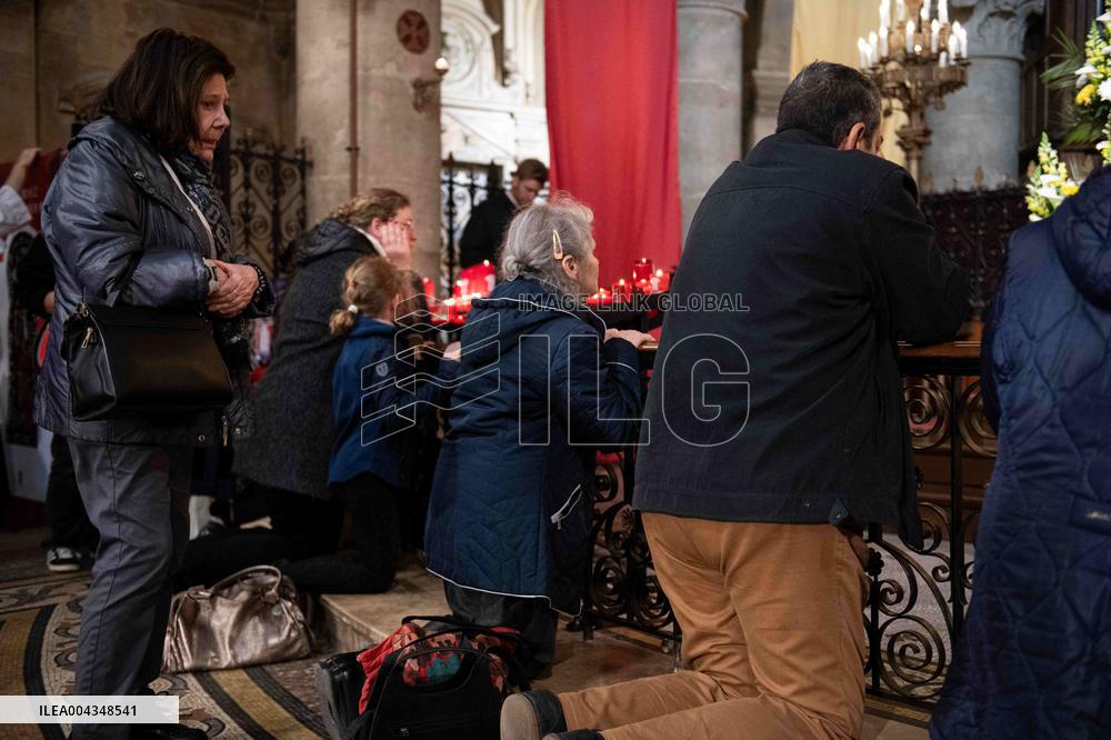 Faithful Pray in Front of The Holy Tunic of Christ - Argenteuil