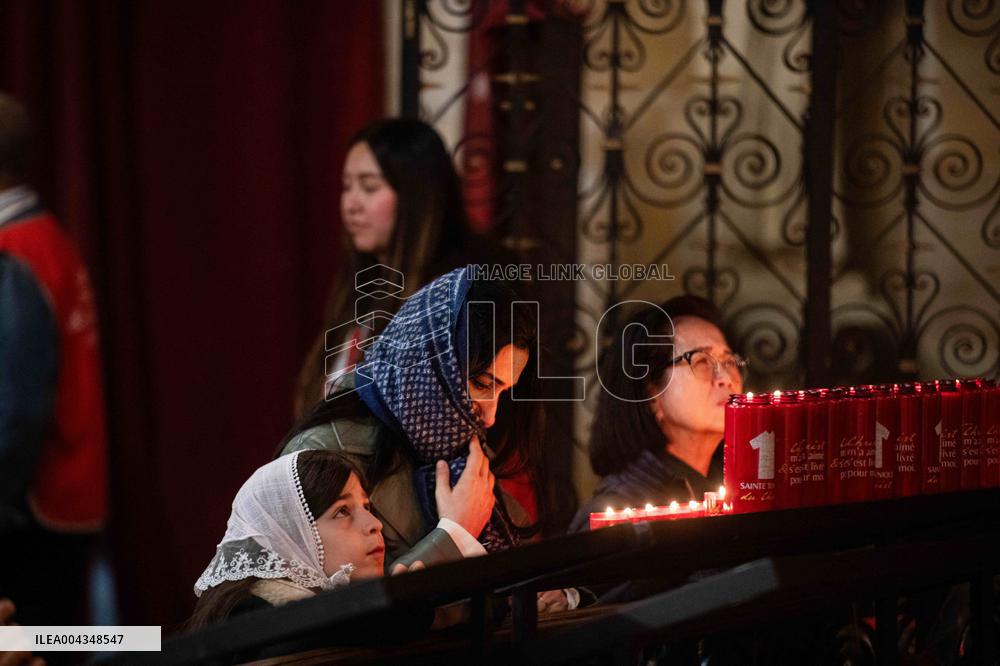 Faithful Pray in Front of The Holy Tunic of Christ - Argenteuil