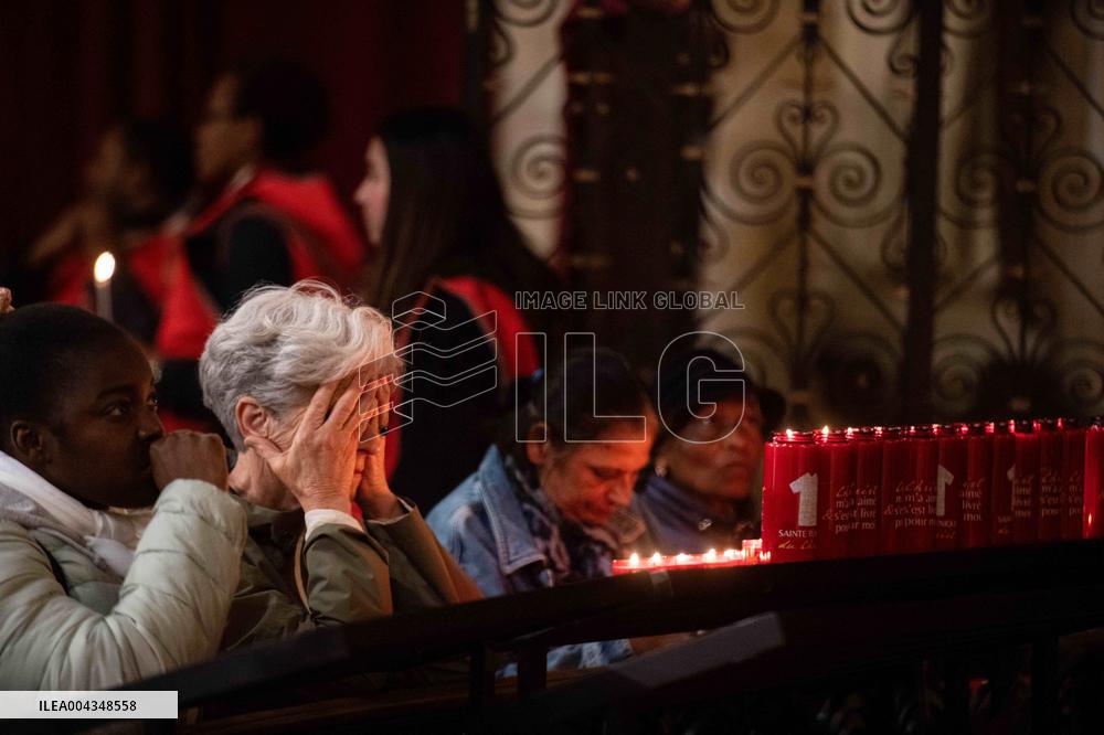 Faithful Pray in Front of The Holy Tunic of Christ - Argenteuil