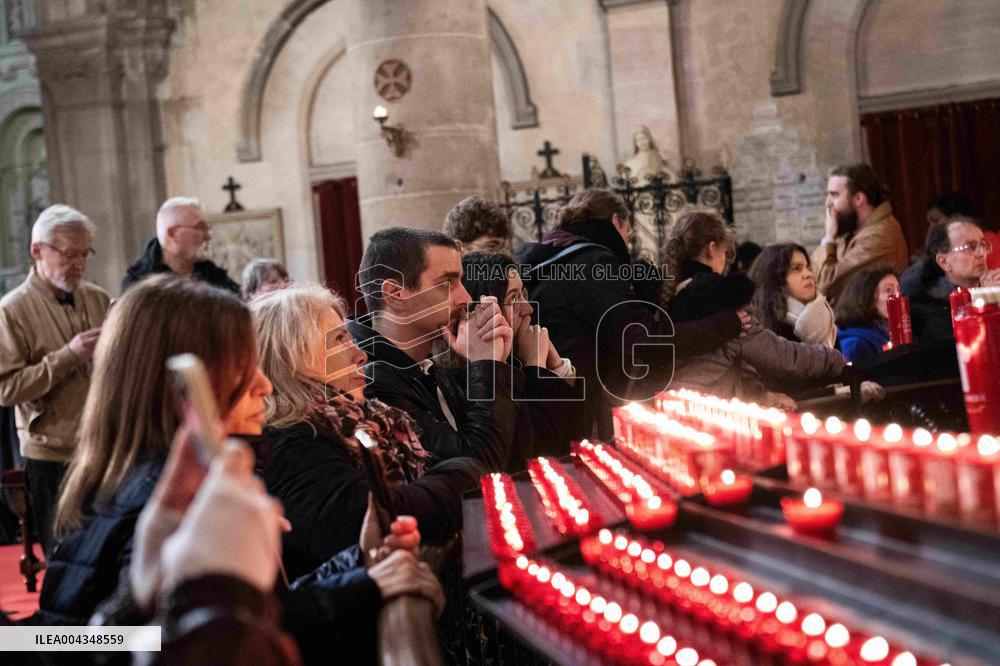 Faithful Pray in Front of The Holy Tunic of Christ - Argenteuil