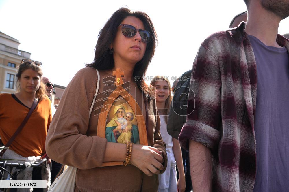 Faithful Gather in St Peters Square After the Death of Pope Francis - Vatican
