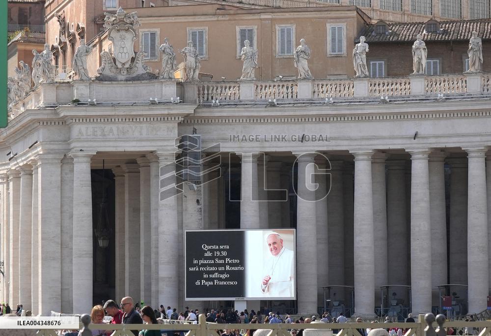 Faithful Gather in St Peters Square After the Death of Pope Francis - Vatican
