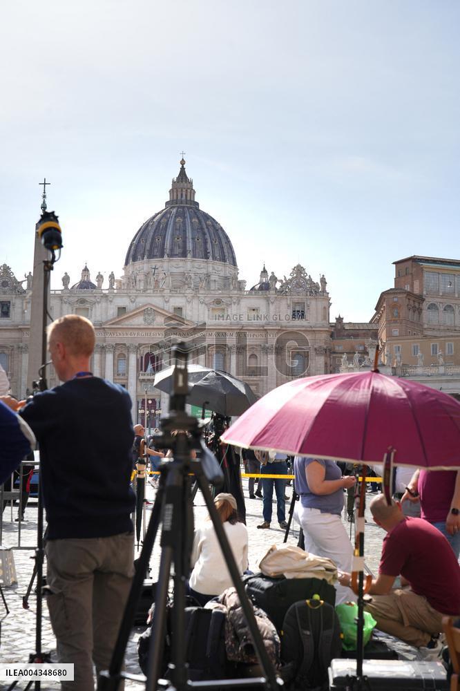 Faithful Gather in St Peters Square After the Death of Pope Francis - Vatican