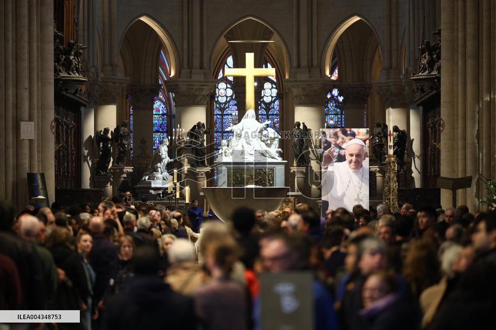 Mass In Notre-Dame Cathedral To Honour Pope Francis - Paris