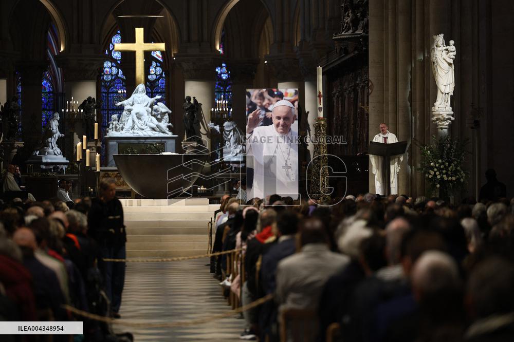 Mass In Notre-Dame Cathedral To Honour Pope Francis - Paris