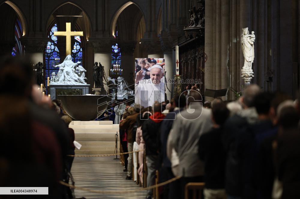 Mass In Notre-Dame Cathedral To Honour Pope Francis - Paris