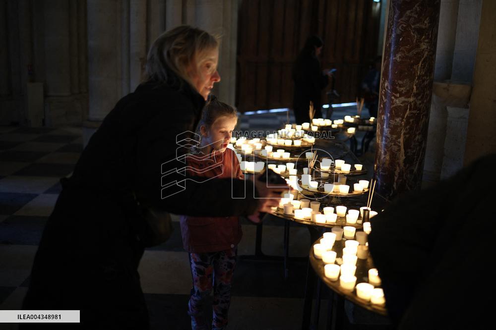Mass In Notre-Dame Cathedral To Honour Pope Francis - Paris
