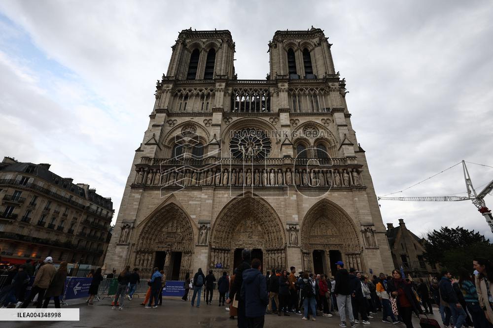 Mass In Notre-Dame Cathedral To Honour Pope Francis - Paris