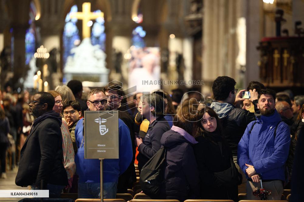 Mass In Notre-Dame Cathedral To Honour Pope Francis - Paris