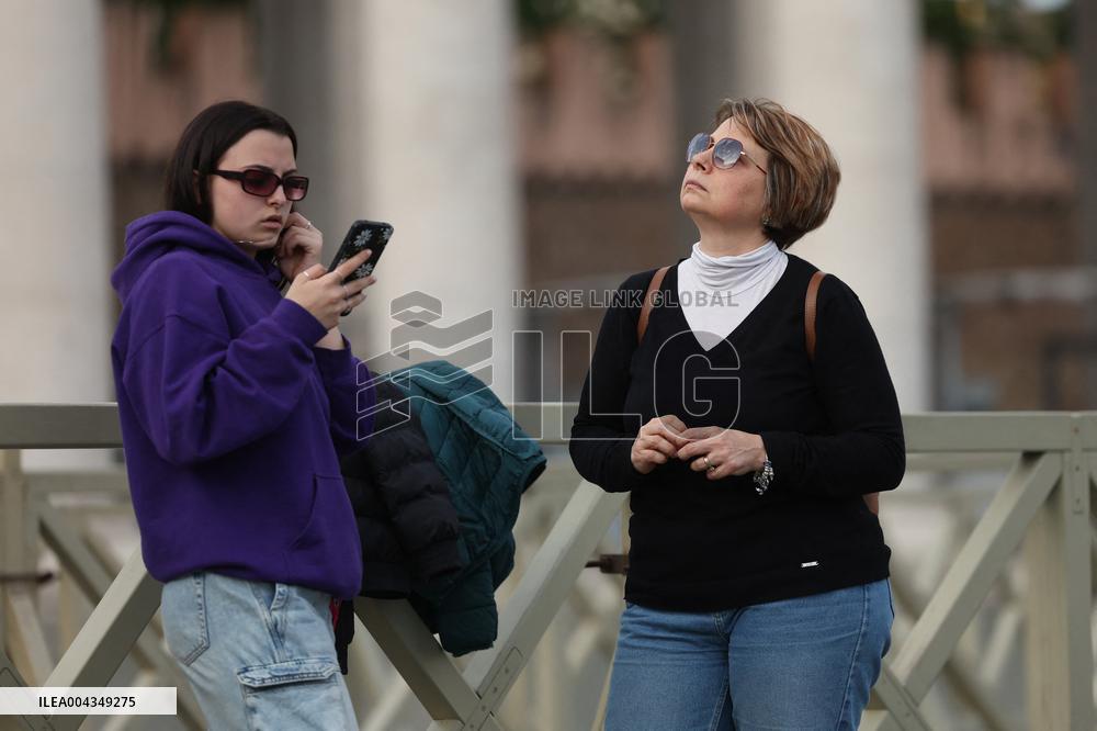 Holy Rosary in memory of Pope Francis on the day  death.