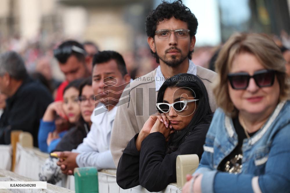 Holy Rosary in memory of Pope Francis on the day  death.