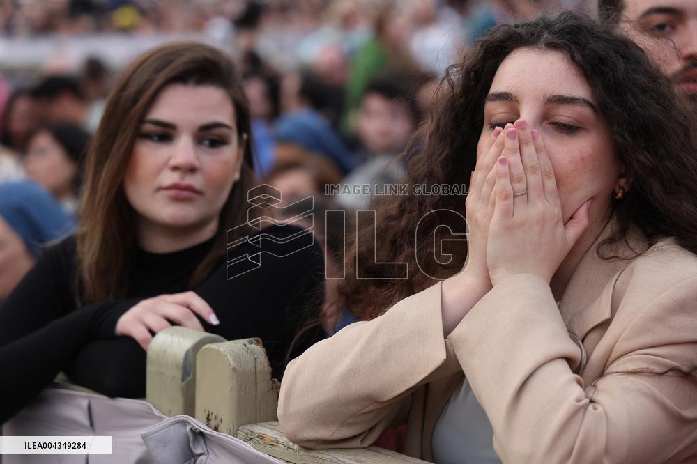 Holy Rosary in memory of Pope Francis on the day  death.