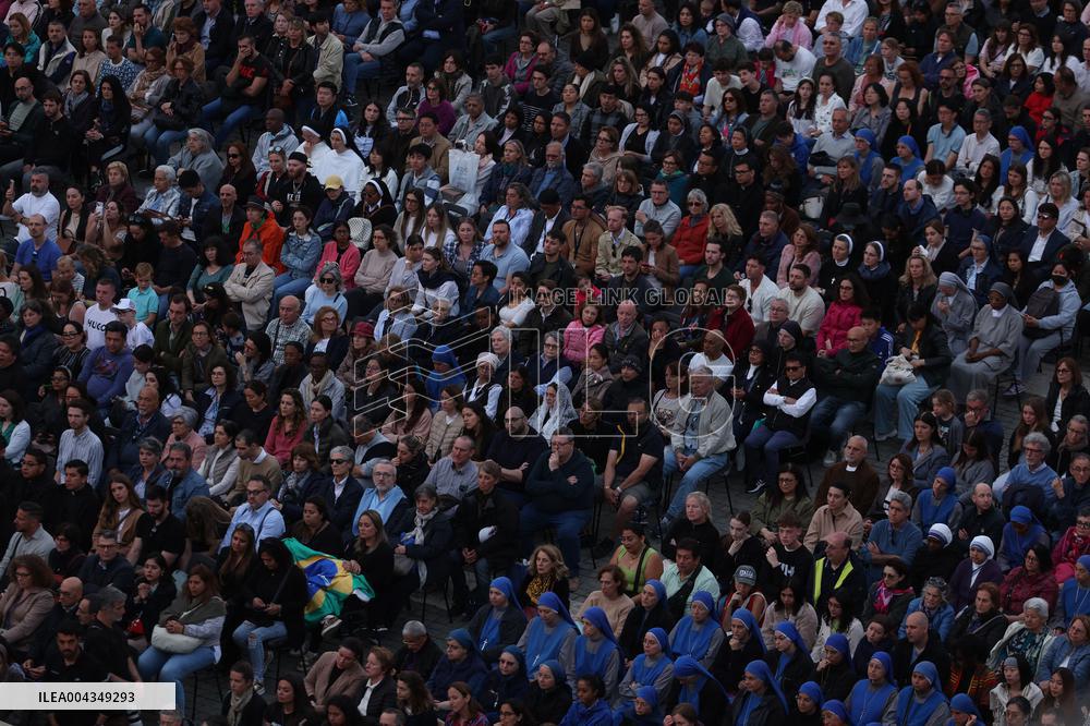 Holy Rosary in memory of Pope Francis on the day  death.