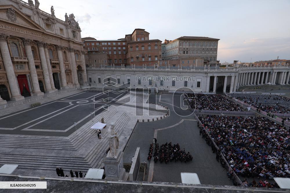 Holy Rosary in memory of Pope Francis on the day  death.