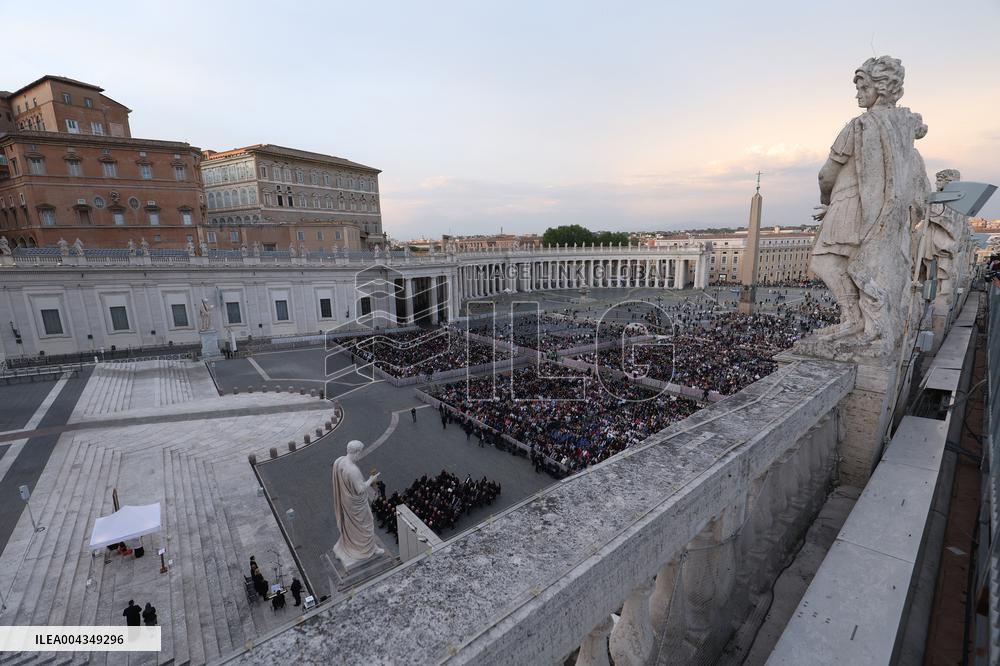 Holy Rosary in memory of Pope Francis on the day  death.