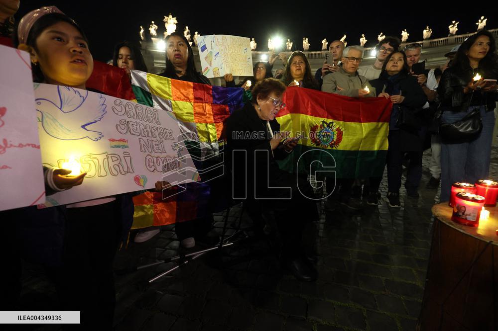 Roma, morte di Papa Francesco - Santo Rosario in memoria di Papa Francesco nel giorno della morte in San Pietro in Vaticano