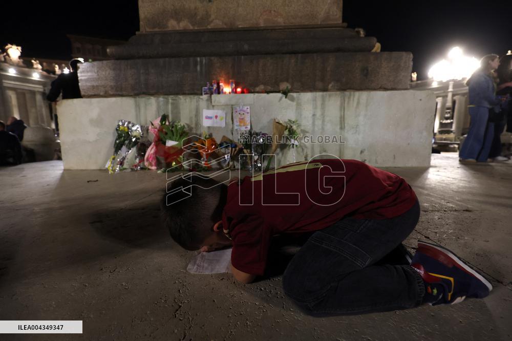 Roma, morte di Papa Francesco - Santo Rosario in memoria di Papa Francesco nel giorno della morte in San Pietro in Vaticano