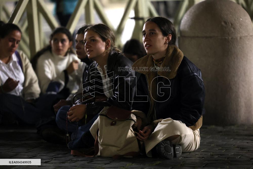 Roma, morte di Papa Francesco - Santo Rosario in memoria di Papa Francesco nel giorno della morte in San Pietro in Vaticano