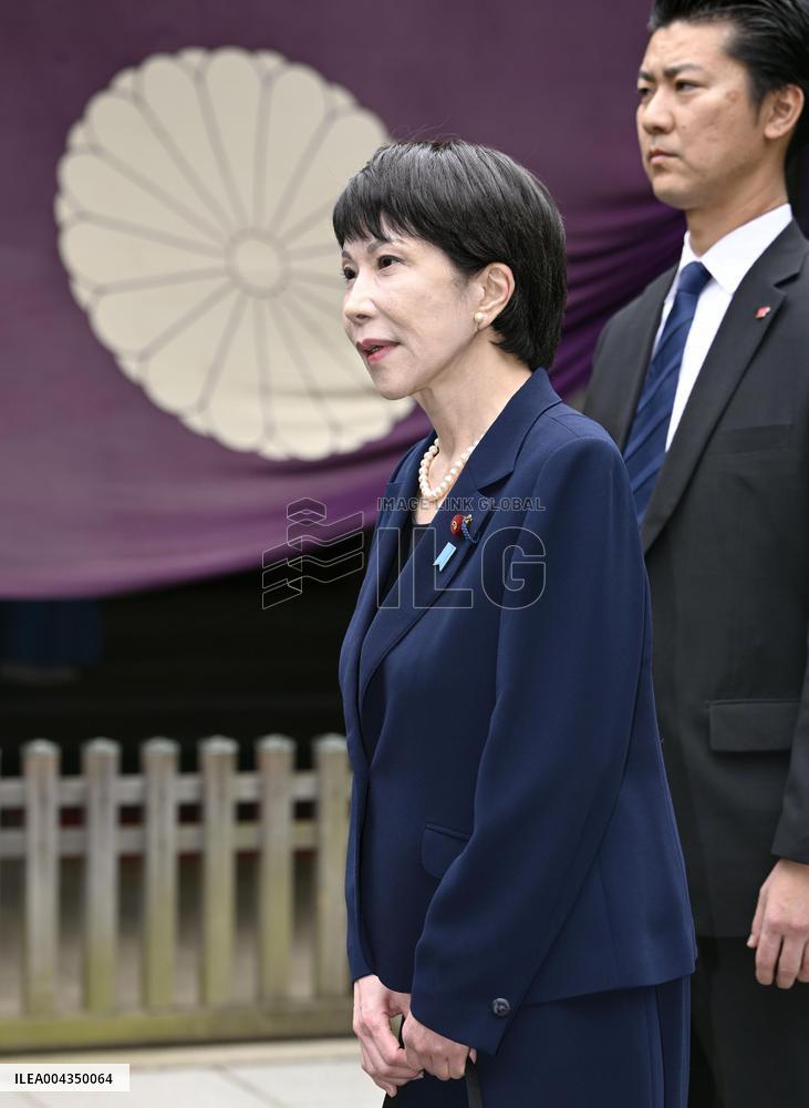 Ex-economic security minister at Tokyo's Yasukuni shrine