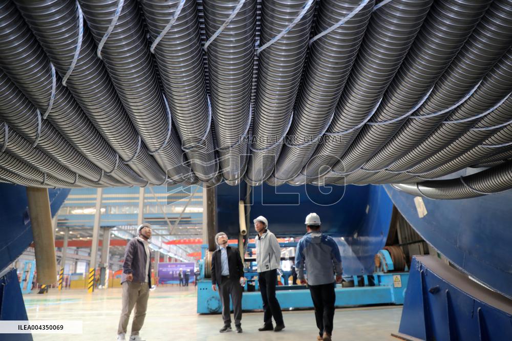 China First 2000 Meter Ultra Deep Sample Tube Production