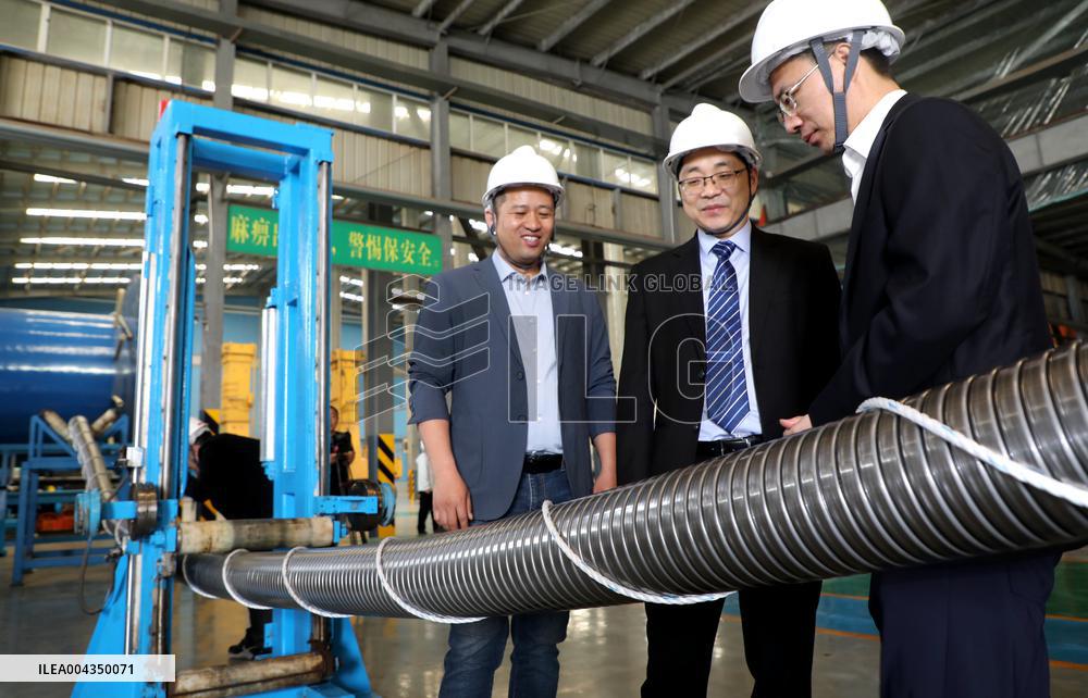 China First 2000 Meter Ultra Deep Sample Tube Production