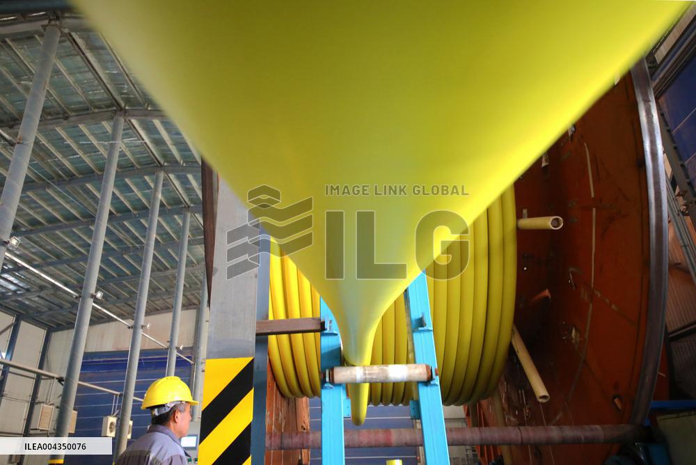 China First 2000 Meter Ultra Deep Sample Tube Production