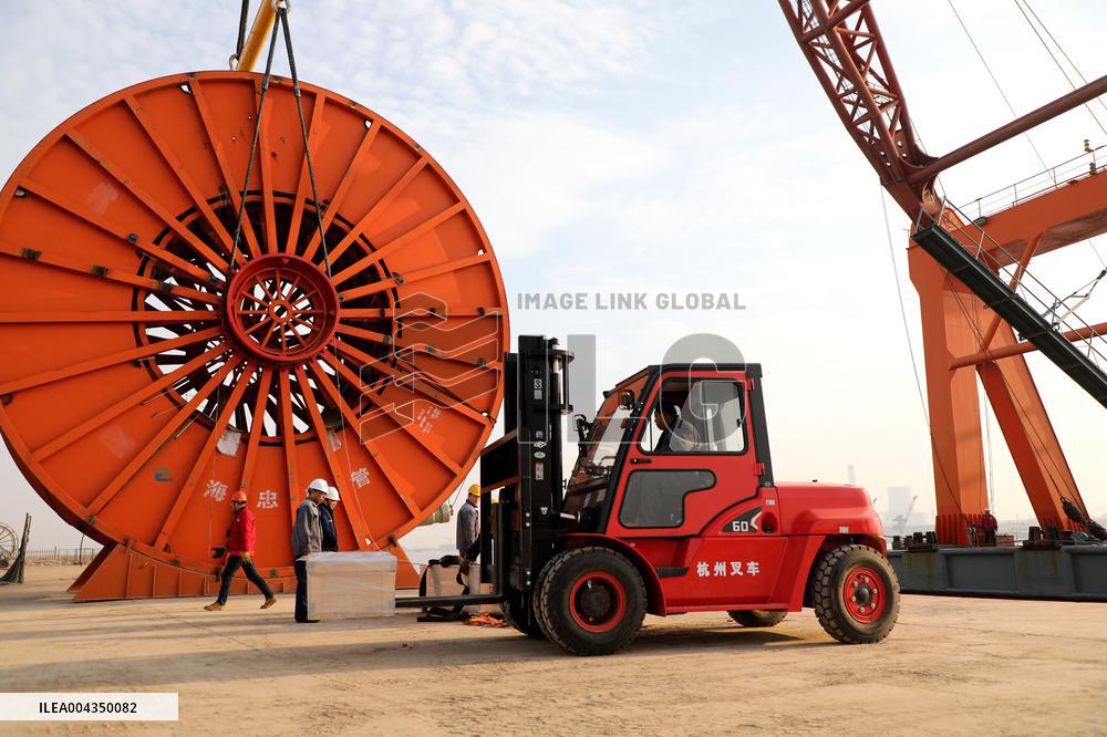 China First 2000 Meter Ultra Deep Sample Tube Production