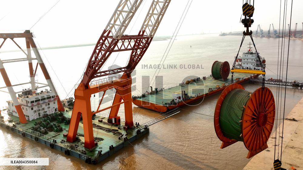 China First 2000 Meter Ultra Deep Sample Tube Production