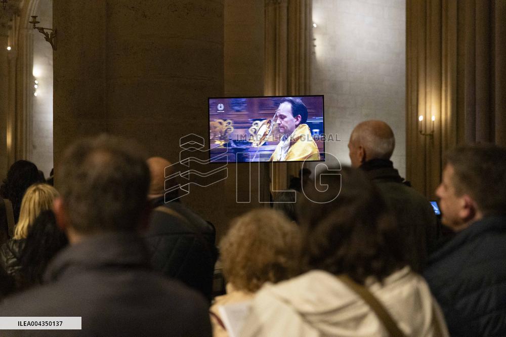 Rosary Prayer for Pope Francis - Notre-Dame de Paris
