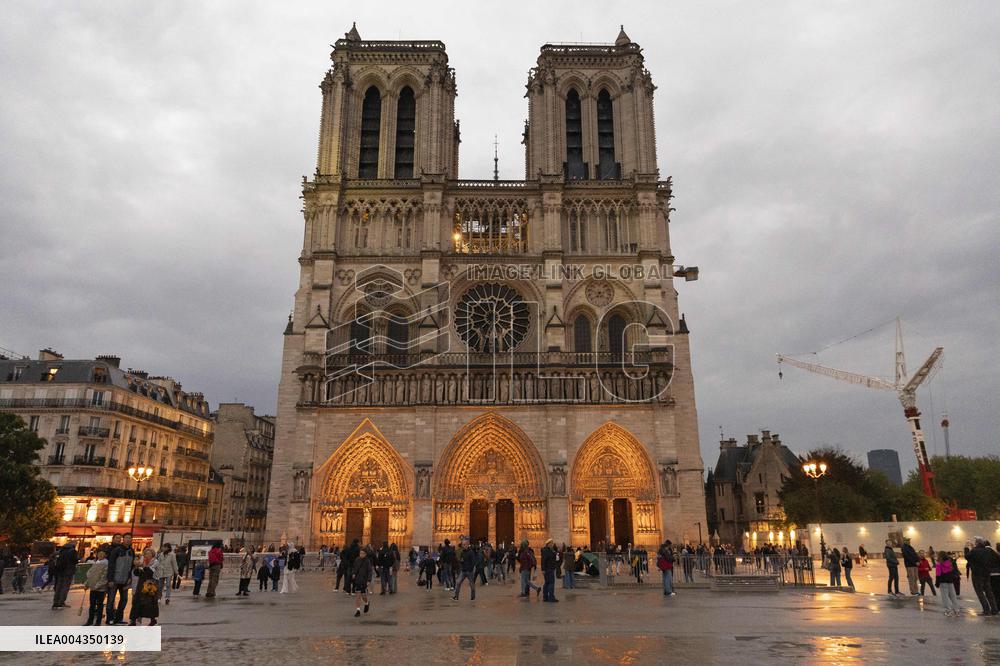 Rosary Prayer for Pope Francis - Notre-Dame de Paris