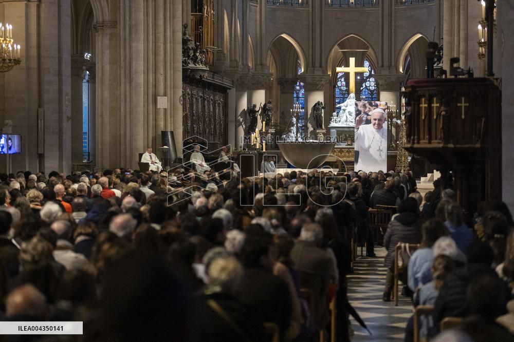 Rosary Prayer for Pope Francis - Notre-Dame de Paris