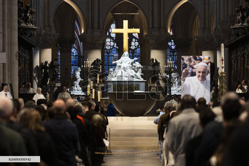 Rosary Prayer for Pope Francis - Notre-Dame de Paris