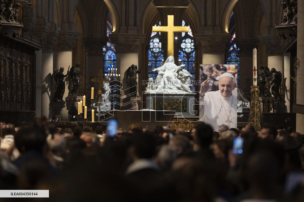 Rosary Prayer for Pope Francis - Notre-Dame de Paris