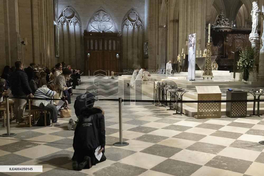 Rosary Prayer for Pope Francis - Notre-Dame de Paris
