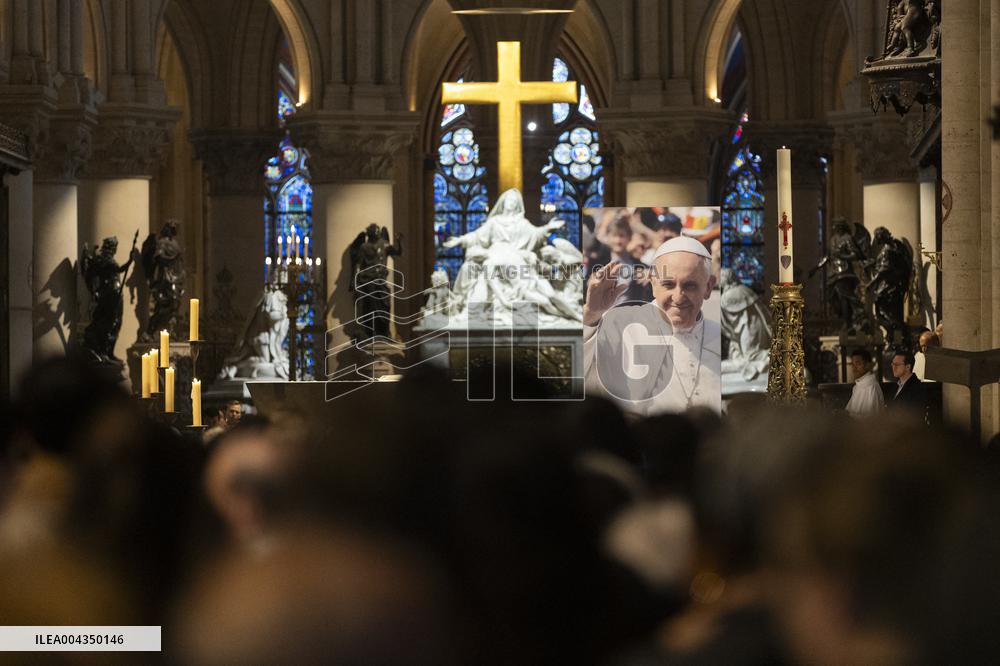 Rosary Prayer for Pope Francis - Notre-Dame de Paris